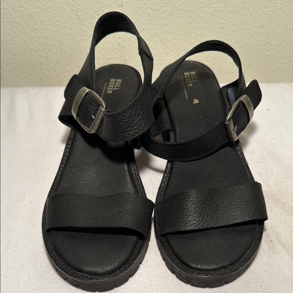 Bull Box Cecilia Black Leather Upper Sandals, Size 8M.